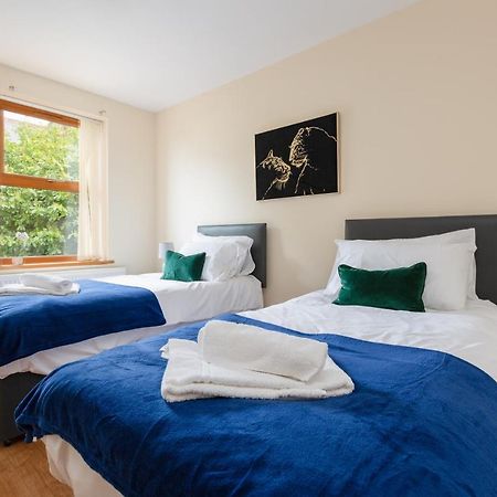 Albert - 5 Bedrooms Sleeps 11 Parking Wi-Fi Contractors Preston  Eksteriør billede