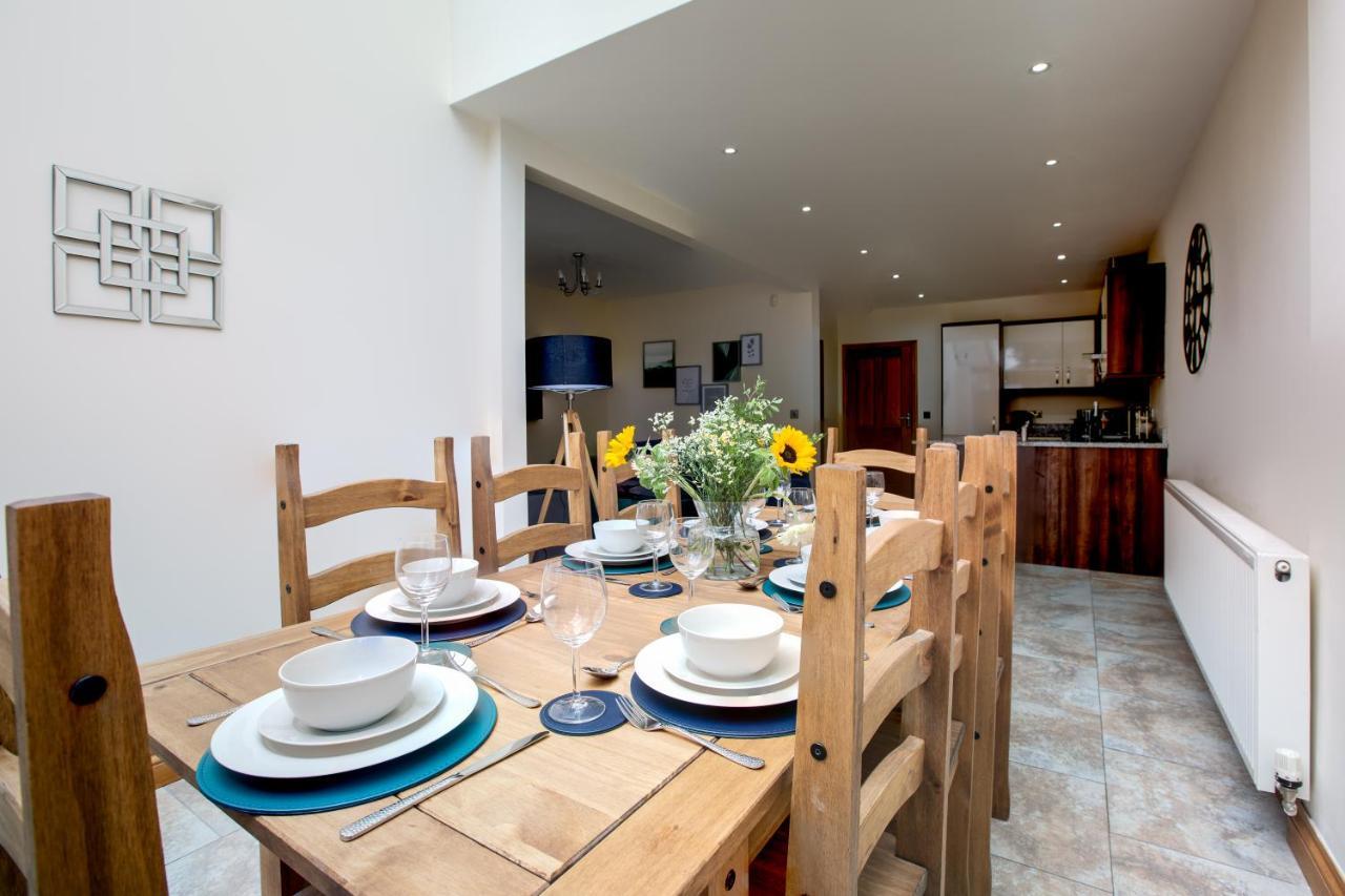 Albert - 5 Bedrooms Sleeps 11 Parking Wi-Fi Contractors Preston  Eksteriør billede